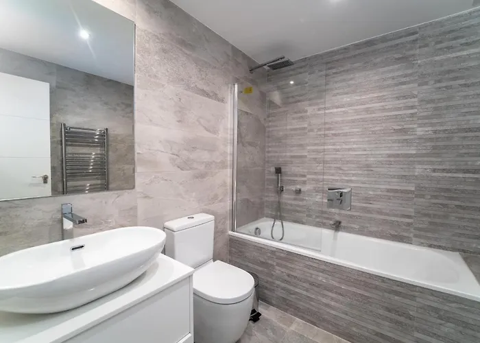 Bright New In Puente *